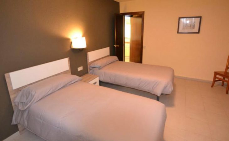 Poblado Apartments, Arinsal, Twin Beds